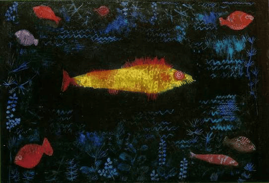 Paul Klee'nin Altın Balık tablosu: koyu mavi suyun ortasında parlayan altın balık