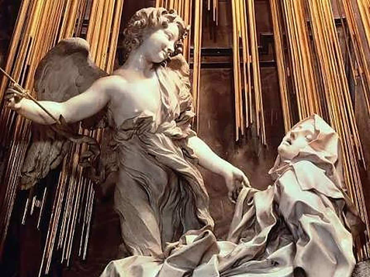 Bernini'nin Azize Teresa'nın Vecdi heykeli: melek ve Azize Teresa