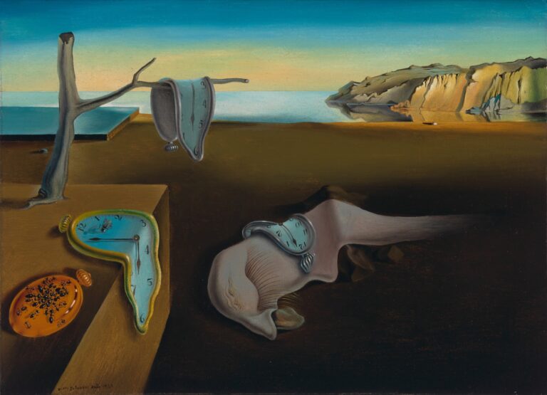 Salvador Dalí'nin Belleğin Azmi tablosu: ıssız bir kıyıda ağaç dalından ve masadan sarkan eriyen saatler