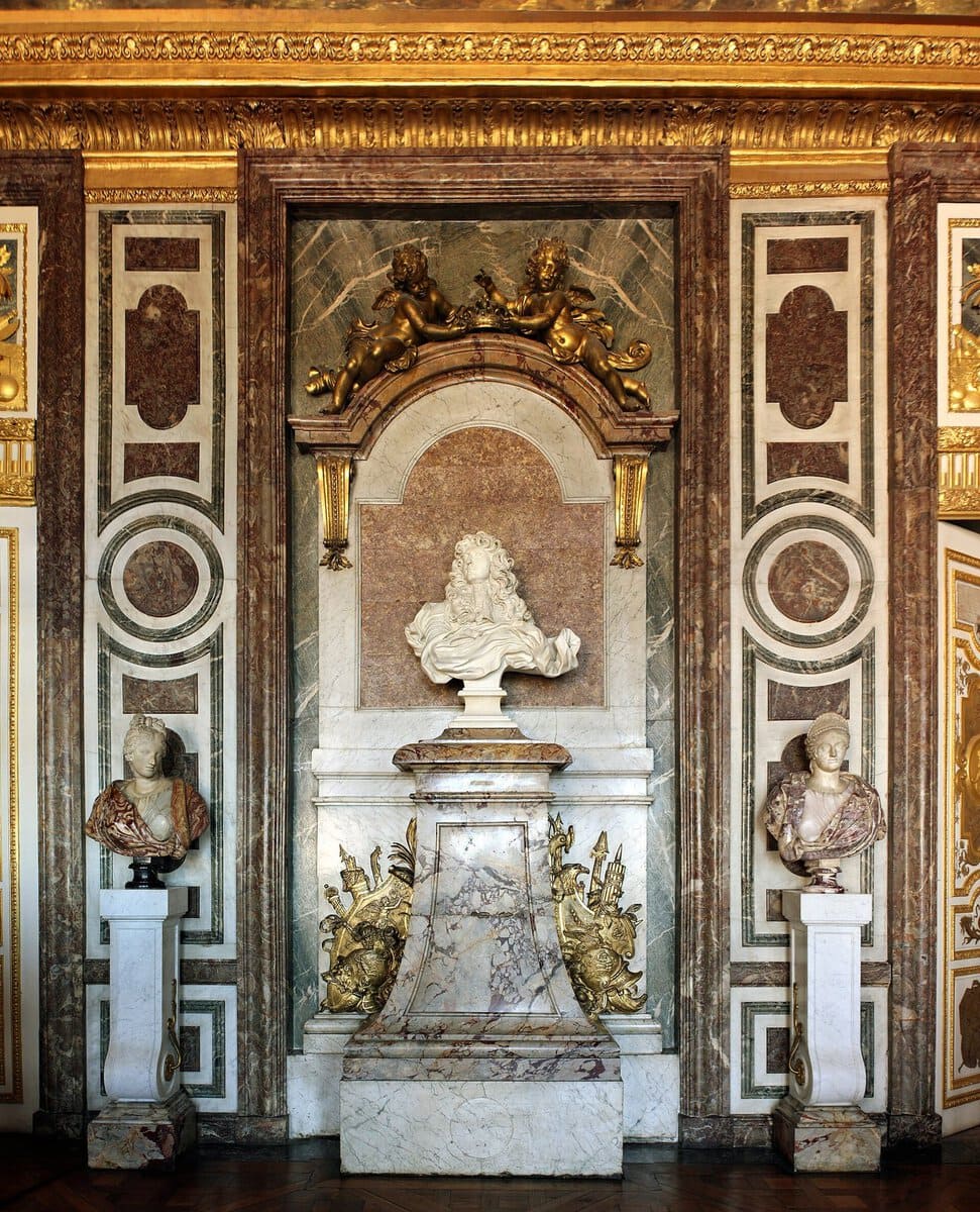 Bernini'nin XIV. Louis Büstü: dalgalı saçlar ve uçuşan pelerin