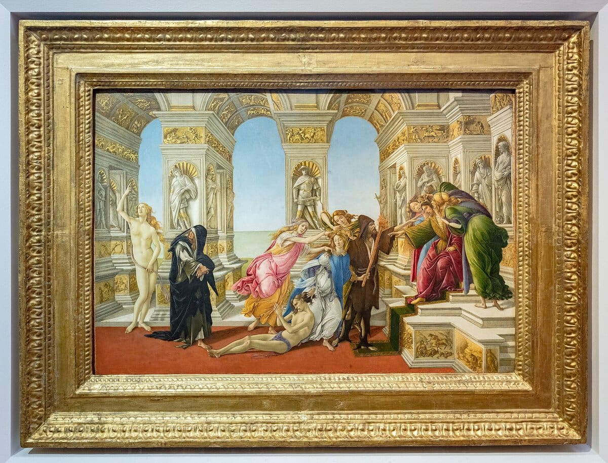 Botticelli'nin Apelles'in İftirası tablosu: sütunlu salonda alegorik figürler