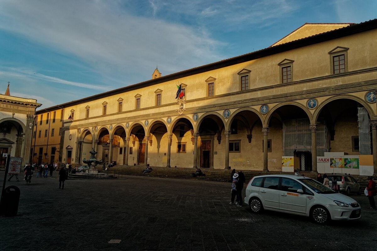 Brunelleschi'nin Ospedale degli Innocenti revakları