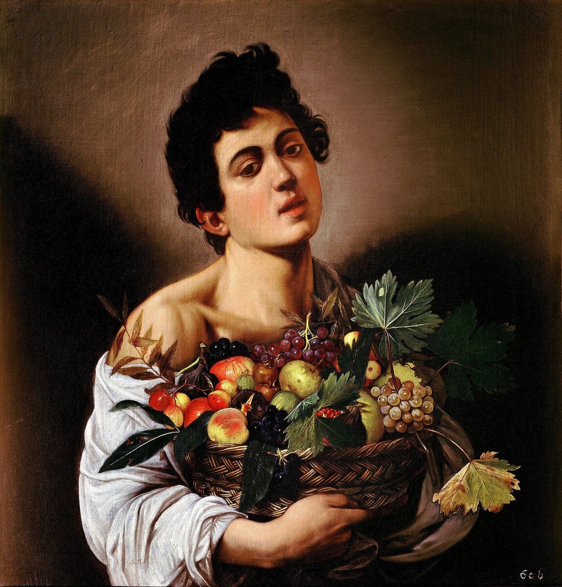 Caravaggio'nun Meyve Sepetli Çocuk tablosu: kucağında üzüm ve şeftalilerle dolu sepet tutan genç