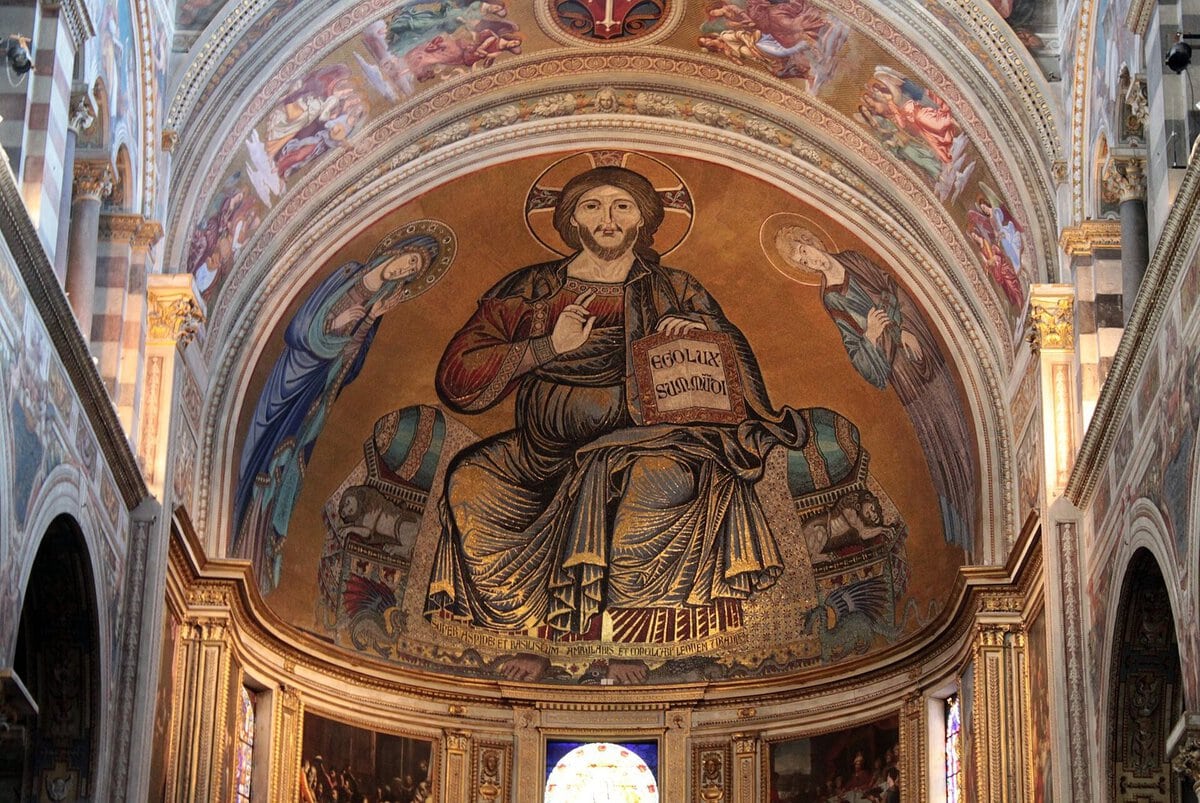 Pisa Katedrali apsisindeki mozaik; Aziz Yuhanna figürü Cimabue'nun elinden