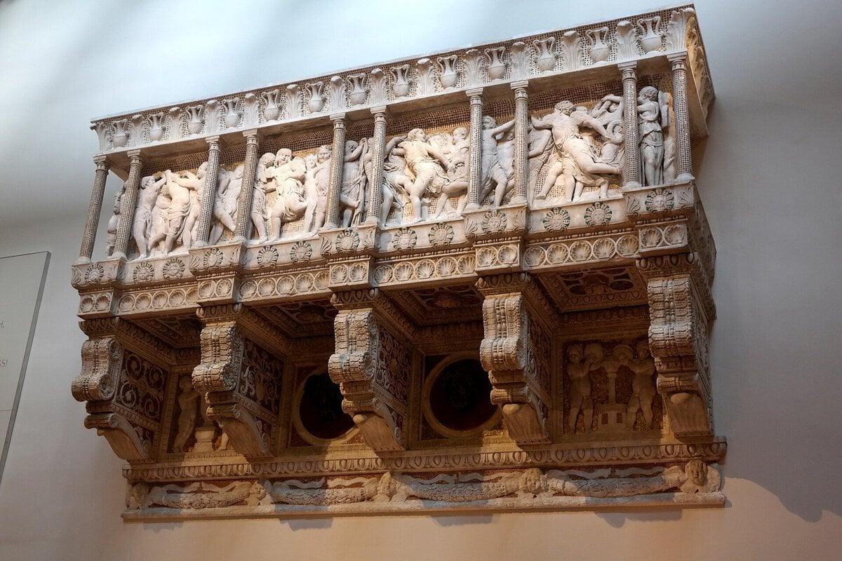 Donatello'nun Cantoria'sı: dans eden çocuk figürleri