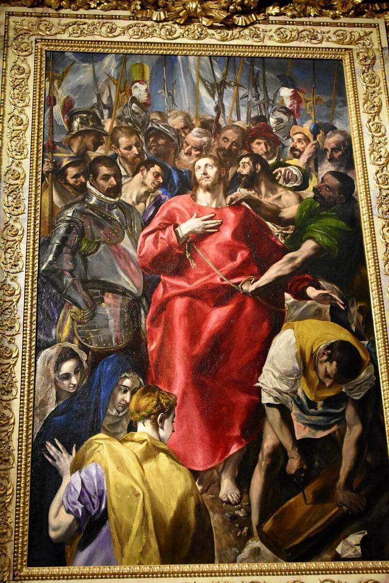 El Greco'nun İsa'nın Soyulması tablosu: kırmızı giysili İsa ve çevresindeki kalabalık