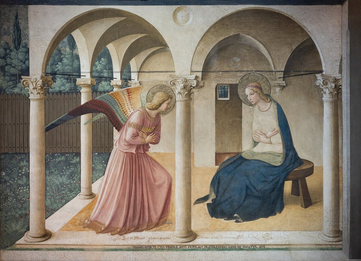 Fra Angelico'nun San Marco Müjdesi: revak altında melek ve Meryem