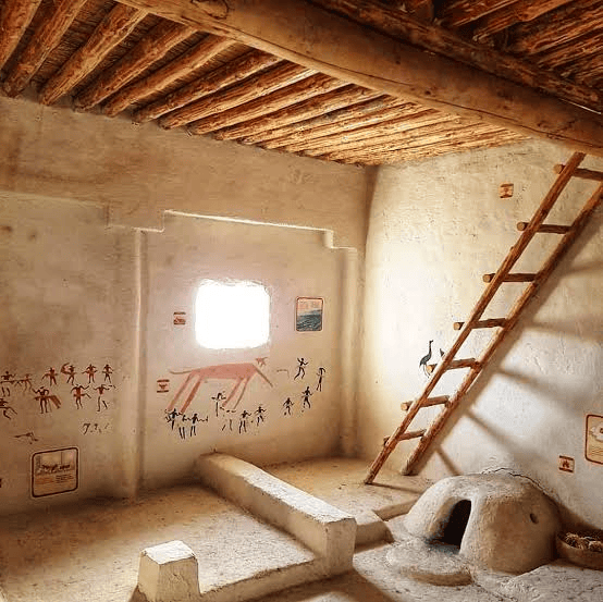Çatalhöyük'te dam açıklığından ışık alan, merdivenli bir ev iç mekanı