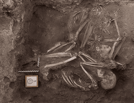 Çatalhöyük'te bir evin tabanı altındaki gömü