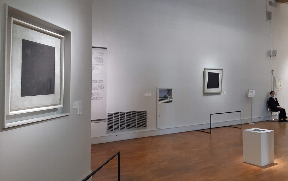 Maleviç'in Tretyakov Galerisi'ndeki Siyah Kare tabloları