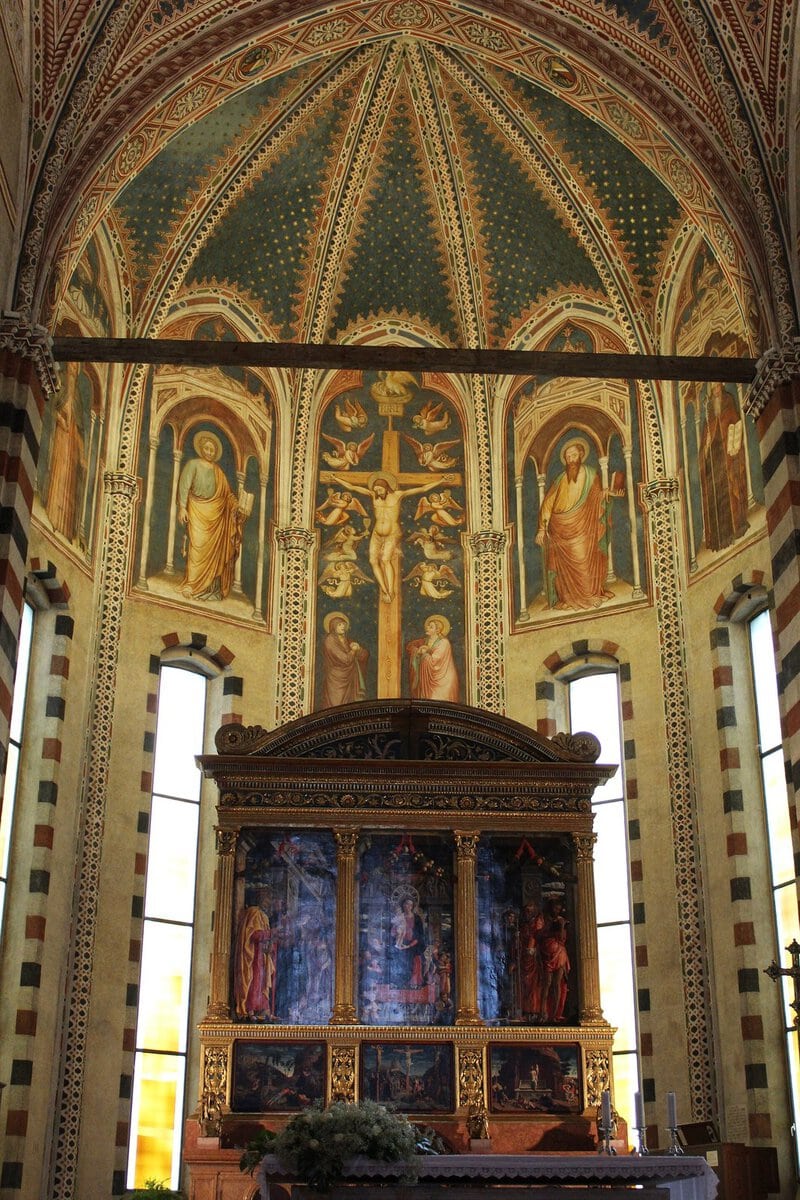 Mantegna'nın San Zeno Sunağı'nın bulunduğu koro bölümü