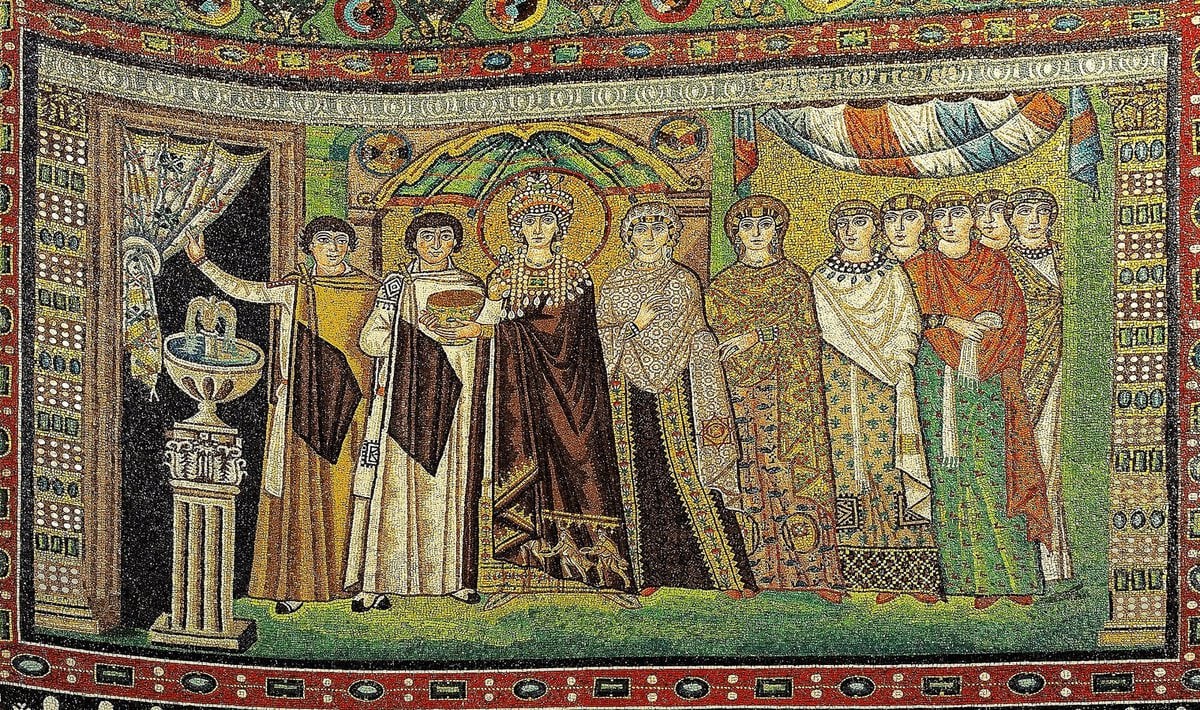 Ravenna'daki San Vitale Bazilikası'nda altın zeminli İmparatoriçe Theodora mozaiği