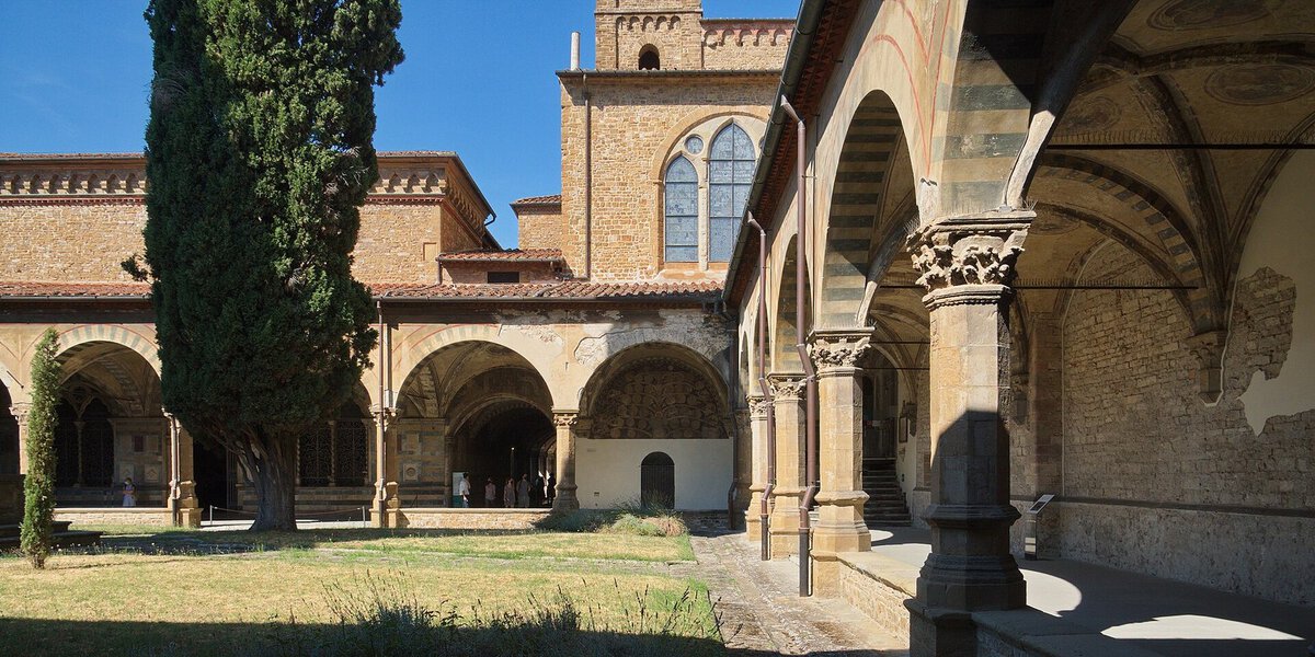 Santa Maria Novella'nın Yeşil Avlusu: Uccello'nun Nuh Tufanı fresklerinin bulunduğu mekan